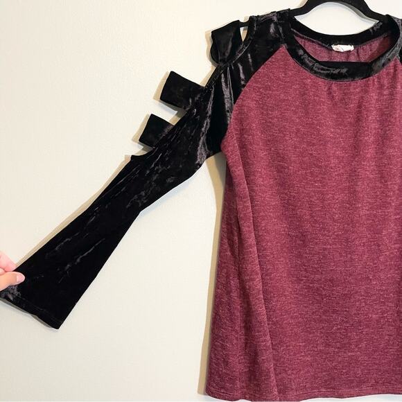1.4.3. Story by Line Up Women's Burgundy Color Block Cut Out Sleeve Top Medium - Picture 4 of 13